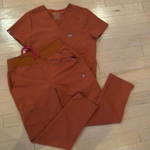Terracotta Figs Scrubs Set
